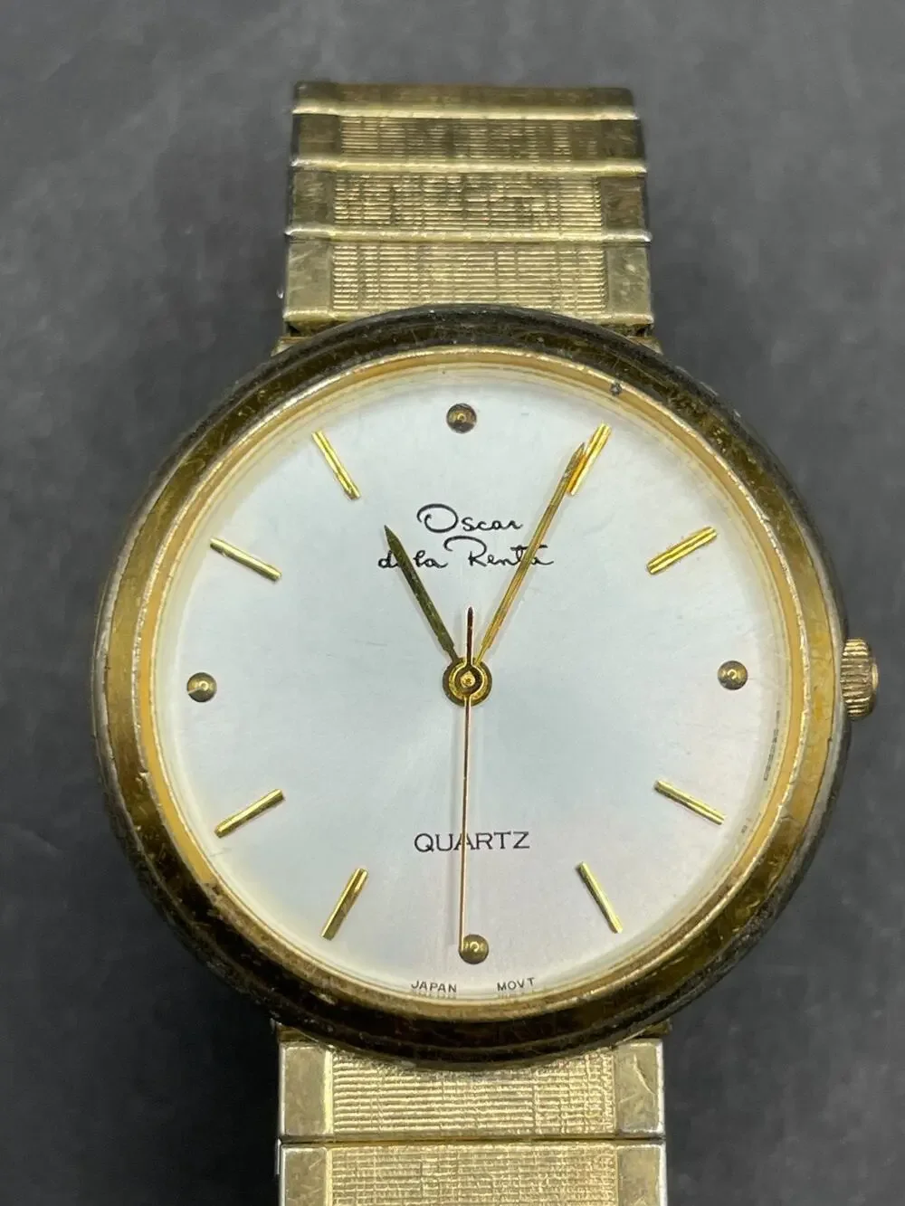Vintage Oscar de la Renta Quartz Watch Gold Tone 28.4MM Stretch Band